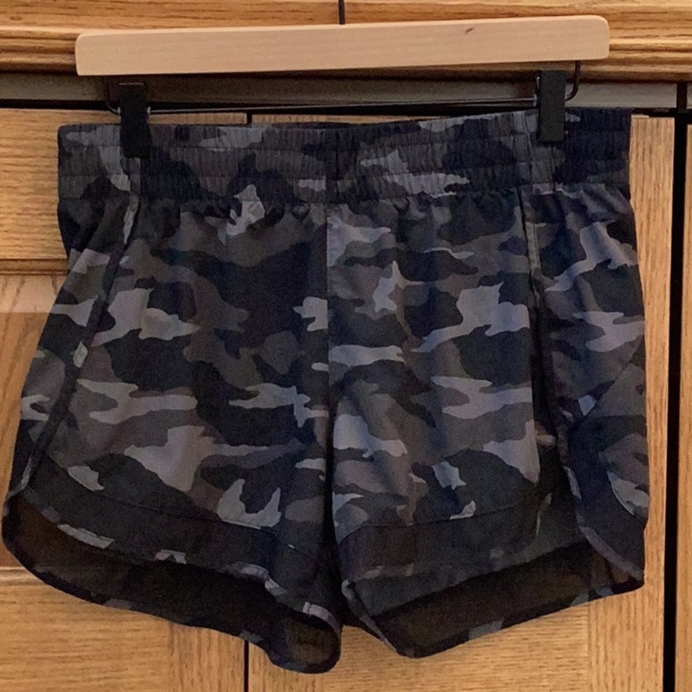 Athleta black camo Racer lined Running Shorts - Picture 3 of 15